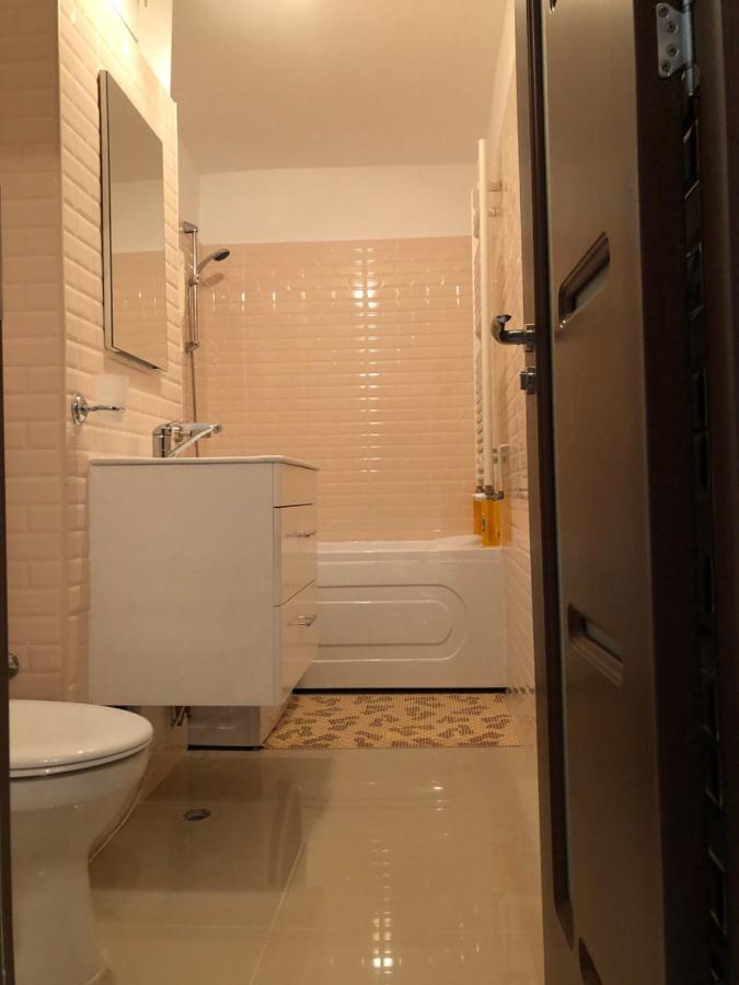 בוקרשט Le Garcon De Cristina-Simple,Quiet,Spacious Studio מראה חיצוני תמונה